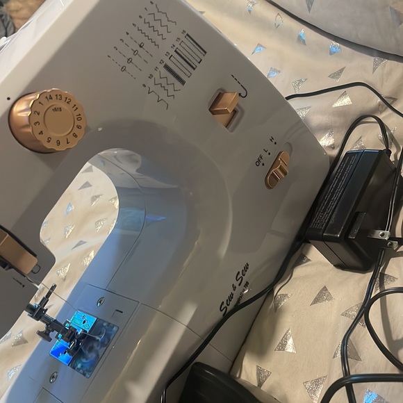 Sew & sew inspiration desk top sewing machine - Picture 3 of 5